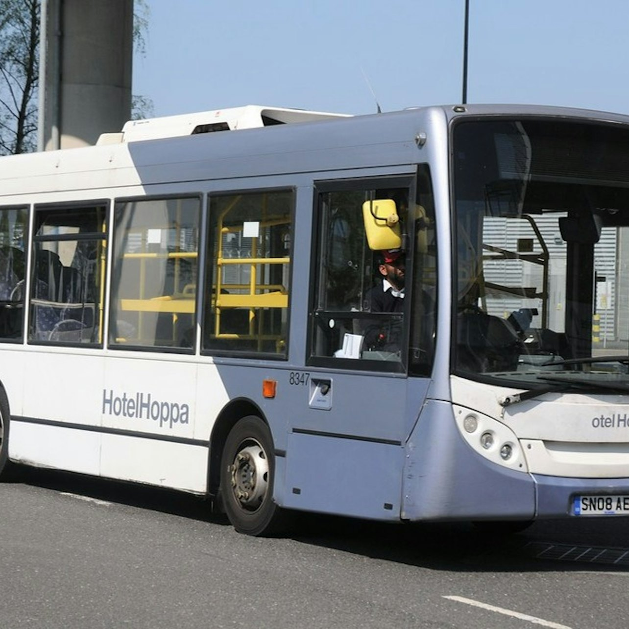 Bus Between London Heathrow Airport and Heathrow Premier Inn Bath Road - Photo 1 of 6